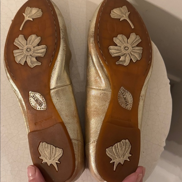 Born Women's Metallic Gold Leather Ballet Flats with Flower Accents Size 8.5 EUC - Picture 8 of 12